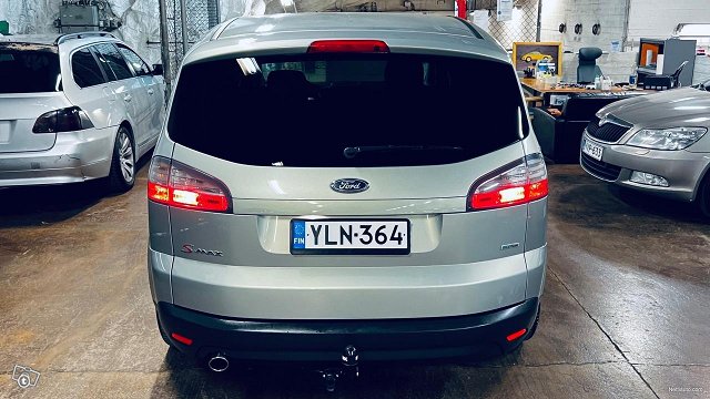 Ford S-MAX 11