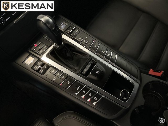 Porsche Macan 16