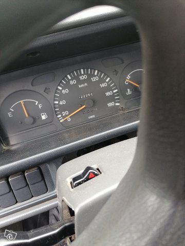 Mazda B2500 8
