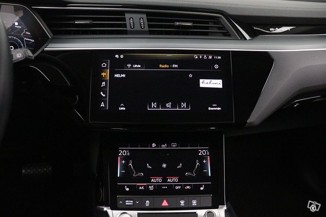 Audi E-tron 17