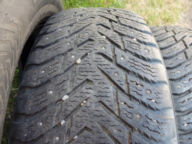 Kaksi kulunutta Nokian 235/60R18 -nastarengasta, Renkaat ja vanteet, Pori, Tori.fi