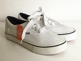 Valkoiset Skater-tennarit, koko 37, Vaatteet ja kengät, Helsinki, Tori.fi Valkoiset Skater-tennarit, koko 37, Vaatteet ja kengät, Helsinki, Tori.fi