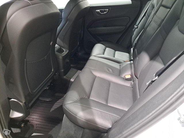 VOLVO XC60 9