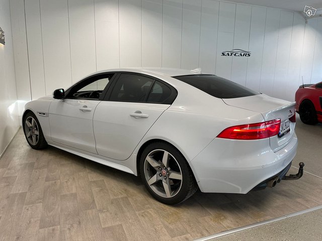 Jaguar XE 6