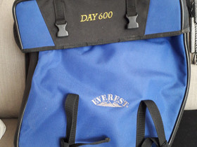 Day 600 Everest, Pyörätarvikkeet ja kypärät, Polkupyörät ja pyöräily, Helsinki, Tori.fi Day 600 Everest, Pyörätarvikkeet ja kypärät, Polkupyörät ja pyöräily, Helsinki, Tori.fi