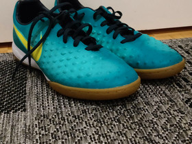 Nike sisäpelikengät 41, Vaatteet ja kengät, Kajaani, Tori.fi Nike sisäpelikengät 41, Vaatteet ja kengät, Kajaani, Tori.fi