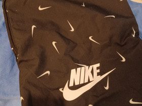 Nike reppu, Laukut ja hatut, Asusteet ja kellot, Tampere, Tori.fi Nike reppu, Laukut ja hatut, Asusteet ja kellot, Tampere, Tori.fi