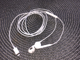Applen kuulokkeet, KÄYTTÄMÄTTÖMÄT, Audio ja musiikkilaitteet, Viihde-elektroniikka, Joensuu, Tori.fi Applen kuulokkeet, KÄYTTÄMÄTTÖMÄT, Audio ja musiikkilaitteet, Viihde-elektroniikka, Joensuu, Tori.fi