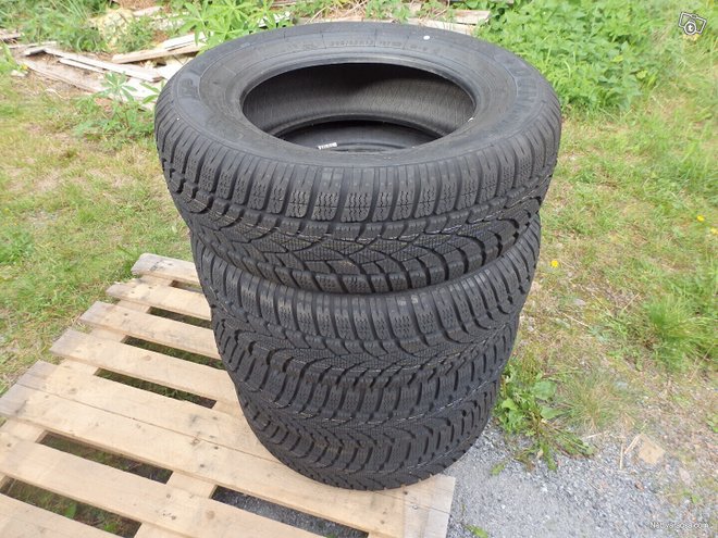 Ajamattomat Dunlop 205/65R15 -renkaat edullisesti