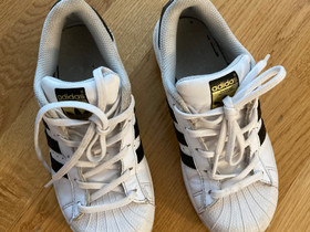 Adidas Superstar lenkkarit kokoa 32, Lastenvaatteet ja kengät, Espoo, Tori.fi Adidas Superstar lenkkarit kokoa 32, Lastenvaatteet ja kengät, Espoo, Tori.fi