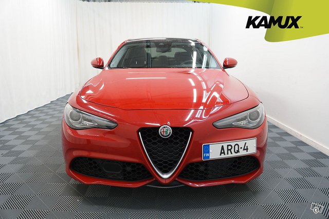 Alfa Romeo Giulia 8