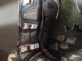 Diadora MX, Ajoasut, kengät ja kypärät, Mototarvikkeet ja varaosat, Oulu, Tori.fi Diadora MX, Ajoasut, kengät ja kypärät, Mototarvikkeet ja varaosat, Oulu, Tori.fi