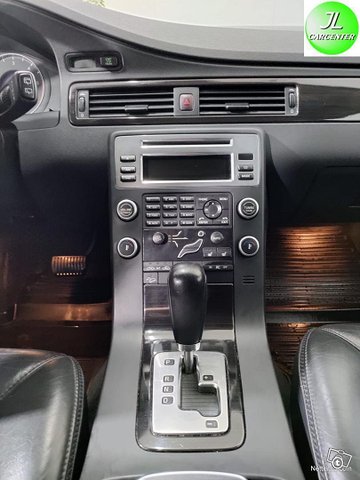 Volvo XC70 13