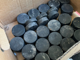 Jääkiekkoja 50 kpl, Jääkiekko ja luistelu, Urheilu ja ulkoilu, Espoo, Tori.fi Jääkiekkoja 50 kpl, Jääkiekko ja luistelu, Urheilu ja ulkoilu, Espoo, Tori.fi