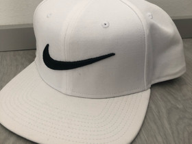 Nike lippis, Vaatteet ja kengät, Tuusula, Tori.fi Nike lippis, Vaatteet ja kengät, Tuusula, Tori.fi