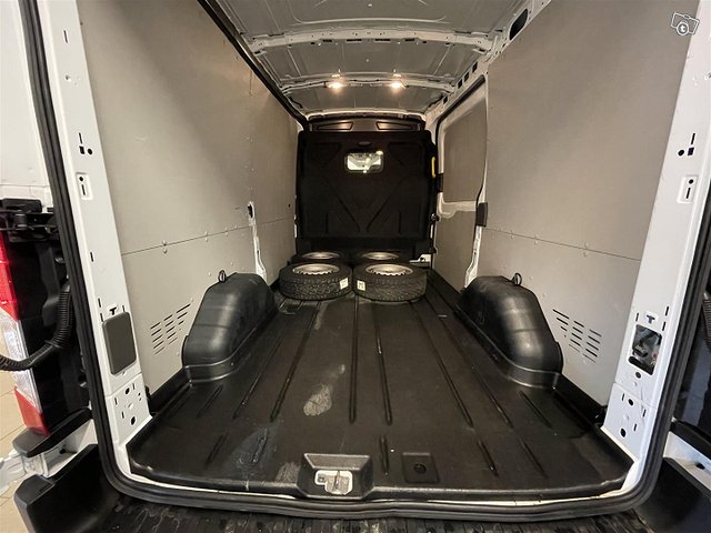 Ford Transit 8