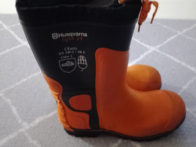 Husqvarna saappaat uudet, Ulkoilu ja retkeily, Urheilu ja ulkoilu, Vaasa, Tori.fi Husqvarna saappaat uudet, Ulkoilu ja retkeily, Urheilu ja ulkoilu, Vaasa, Tori.fi
