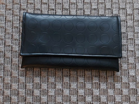 Musta käsilaukku 13x24cm, Laukut ja hatut, Asusteet ja kellot, Vihti, Tori.fi Musta käsilaukku 13x24cm, Laukut ja hatut, Asusteet ja kellot, Vihti, Tori.fi