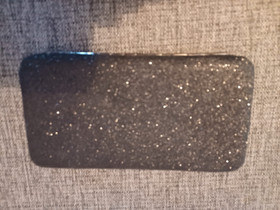 Kiiltäväpintainen kotelolaukku, Laukut ja hatut, Asusteet ja kellot, Espoo, Tori.fi Kiiltäväpintainen kotelolaukku, Laukut ja hatut, Asusteet ja kellot, Espoo, Tori.fi
