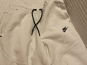 Nike techfleece valkoiset housut, Vaatteet ja kengät, Lahti, Tori.fi Nike techfleece valkoiset housut, Vaatteet ja kengät, Lahti, Tori.fi