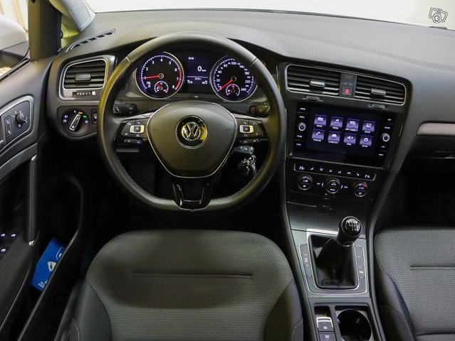 Volkswagen Golf 12