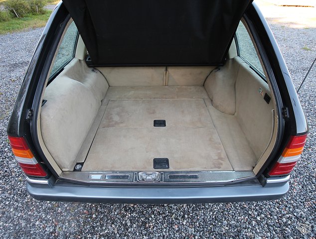 Mercedes-Benz E-sarja 8