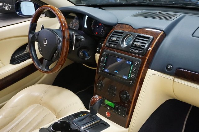 Maserati Quattroporte 12
