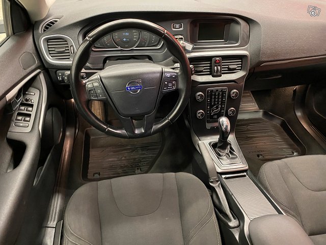 Volvo V40 10
