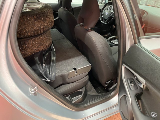 Volvo V40 12