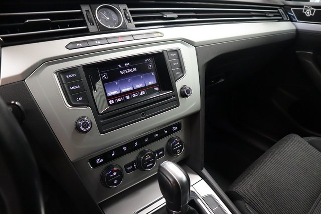 Volkswagen Passat 9