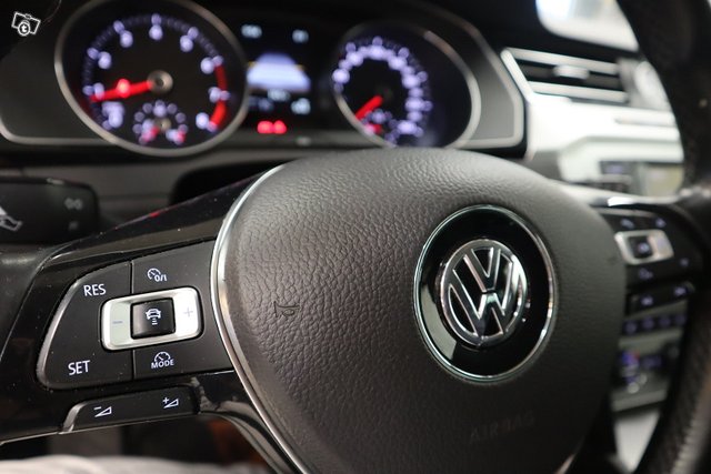 Volkswagen Passat 11