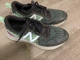 New Balance lenkkarit 35,5, Juoksu ja lenkkeily, Urheilu ja ulkoilu, Seinäjoki, Tori.fi New Balance lenkkarit 35,5, Juoksu ja lenkkeily, Urheilu ja ulkoilu, Seinäjoki, Tori.fi