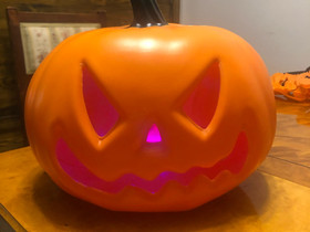 Iso välkkyvä Halloween-kurpista, Pelit ja muut harrastukset, Helsinki, Tori.fi Iso välkkyvä Halloween-kurpista, Pelit ja muut harrastukset, Helsinki, Tori.fi