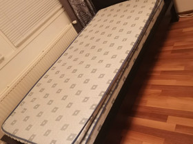 Sänky 90cm, Sängyt ja makuuhuone, Sisustus ja huonekalut, Kempele, Tori.fi Sänky 90cm, Sängyt ja makuuhuone, Sisustus ja huonekalut, Kempele, Tori.fi