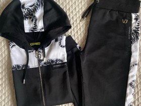 Versace jeans verkkapuku (uudenveroinen), Vaatteet ja kengät, Helsinki, Tori.fi Versace jeans verkkapuku (uudenveroinen), Vaatteet ja kengät, Helsinki, Tori.fi