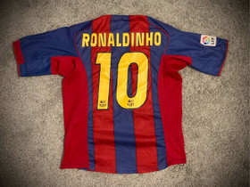 Ronaldinho pelipaita Barcelona, Jalkapallo, Urheilu ja ulkoilu, Helsinki, Tori.fi Ronaldinho pelipaita Barcelona, Jalkapallo, Urheilu ja ulkoilu, Helsinki, Tori.fi