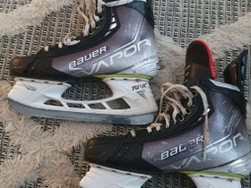 Bauer HyperLite, Jääkiekko ja luistelu, Urheilu ja ulkoilu, Oulu, Tori.fi Bauer HyperLite, Jääkiekko ja luistelu, Urheilu ja ulkoilu, Oulu, Tori.fi