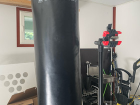 Nyrkkeilysäkki 40kg +hanskat, Kamppailulajit, Urheilu ja ulkoilu, Kärkölä, Tori.fi Nyrkkeilysäkki 40kg +hanskat, Kamppailulajit, Urheilu ja ulkoilu, Kärkölä, Tori.fi