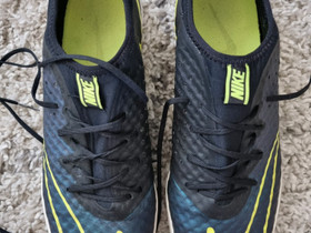 Nike sisäpelikengät 41, Pallopelit, Urheilu ja ulkoilu, Lahti, Tori.fi Nike sisäpelikengät 41, Pallopelit, Urheilu ja ulkoilu, Lahti, Tori.fi