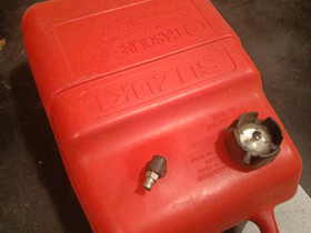 Suzukin 25l tankki, Veneen varusteet ja varaosat, Venetarvikkeet ja veneily, Pori, Tori.fi Suzukin 25l tankki, Veneen varusteet ja varaosat, Venetarvikkeet ja veneily, Pori, Tori.fi