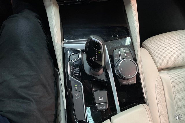 BMW M550i 25