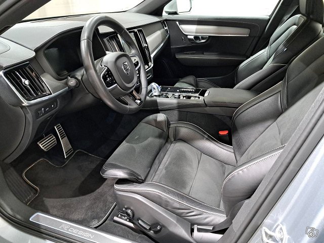 VOLVO V90 8