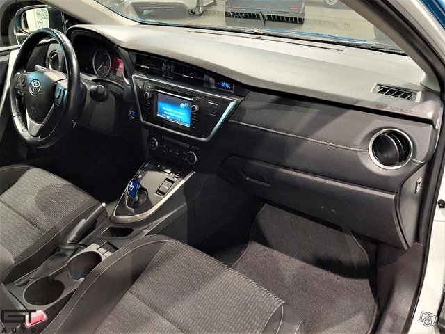 Toyota Auris 9