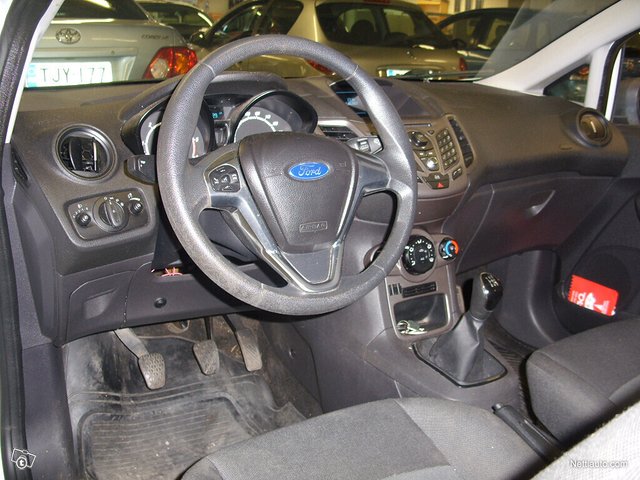 Ford Fiesta Van 5