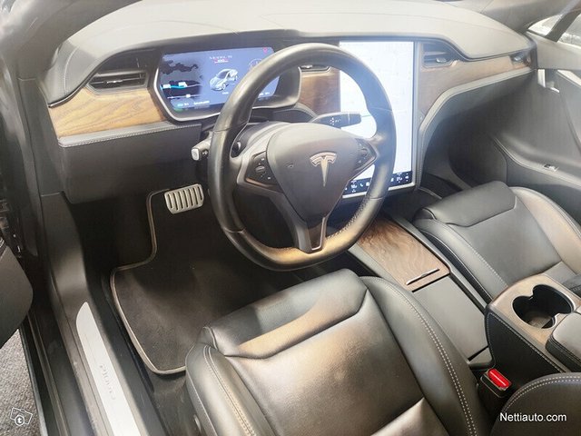 Tesla Model S 9