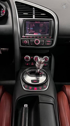 Audi R8 11