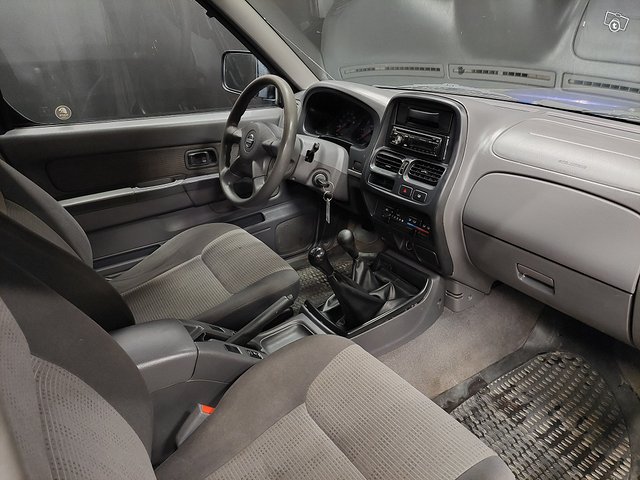 Nissan King CAB 8