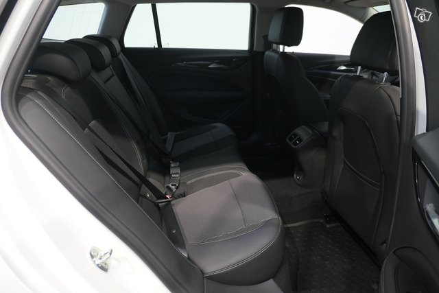 Opel INSIGNIA 8