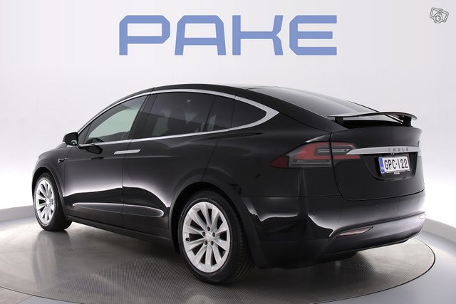 Tesla Model X 4