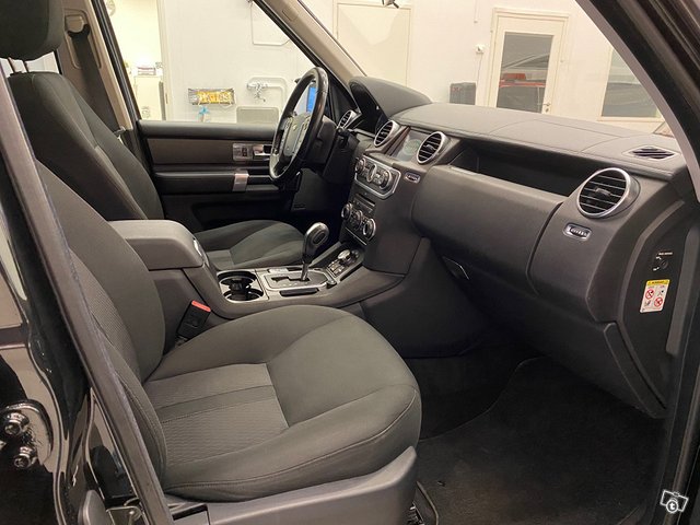 Land Rover Discovery 10